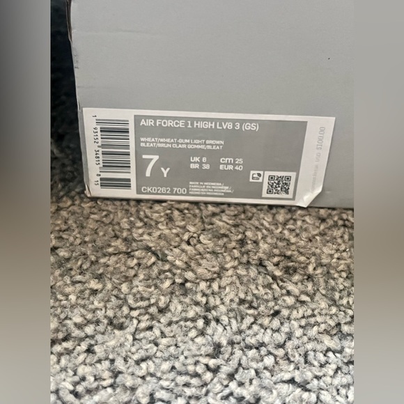 Nike Sneakers - Picture 2 of 8